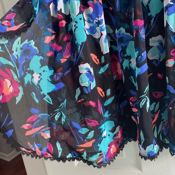 Bathing suit coverup - Picture 6 of 8